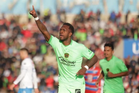 José Luis ‘Puma’ Rodríguez anota el gol del triunfo de FC Juárez sobre Cruz Azul