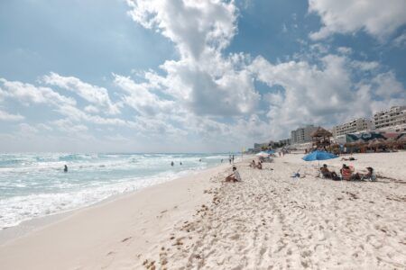 Se mantiene la afluencia de humedad del Mar Caribe hacia la Península de Yucatán