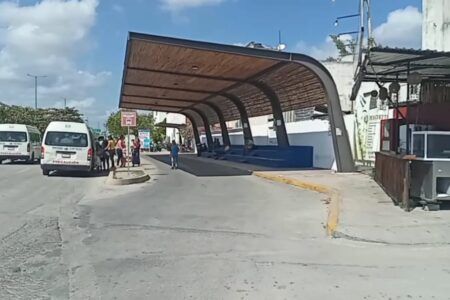 Advierten retiro de concesión a Grupo Cervera por horrorosos paraderos en Playa del Carmen
