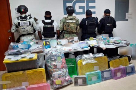 Vacían narcoguarida de Misión del Carmen; había drogas, balas, teléfonos móviles y una moto