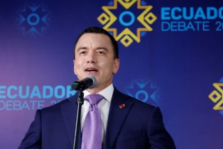Ecuador impone arancel del 27% a productos importados desde México