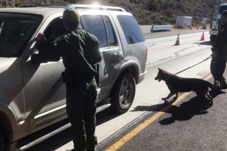 El camino del fentanilo: la droga traficada desde cruces en California y Arizona que usa Trump como amago