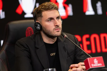 “Es como un traje a la medida, quiero dejar huella”: Santiago Giménez es presentado con el Milan