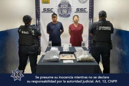 Atrapan a “tortolitos” con 271 dosis de mariguana y una pistola en Playa del Carmen