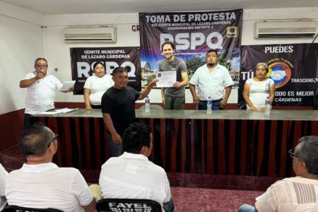Pepe Monroy, líder de RSPQ, toma protesta a dirigentes del comité municipal de Lázaro Cárdenas