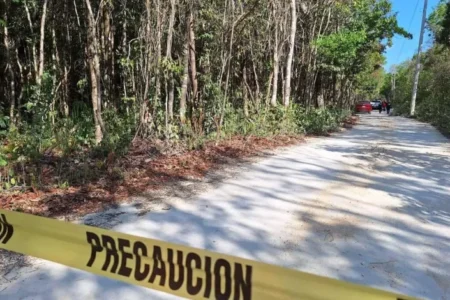 Hallan sin vida a un sujeto en Tulum; muestra signos de violencia