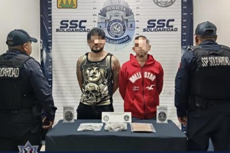 Al verlos vendiendo drogas, policías de Playa del Carmen capturan a Ancelmo “N” y Mauricio “N”