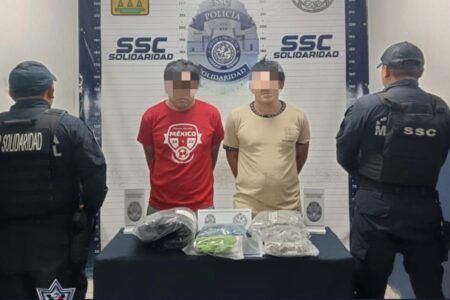 Con 109 dosis y un paquete de mariguana son atrapados dos sujetos en In House de Playa del Carmen