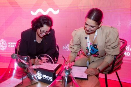 El Caribe y el Pacífico se unen, Playa del Carmen y Playas de Rosarito firman Intención de Hermanamiento en el Tianguis Turístico de México 2025