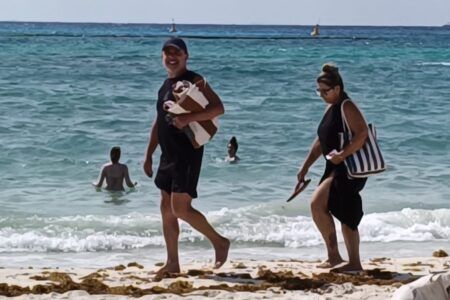 Playa del Carmen luce playas limpias, listas para las mejores postales del turismo
