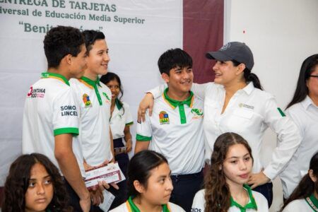 Invertir en educación es invertir en la paz: Estefanía Mercado