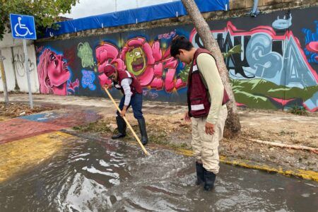Despliegan “Operativo Tormenta” para prevenir encharcamientos y garantizar seguridad en Playa del Carmen