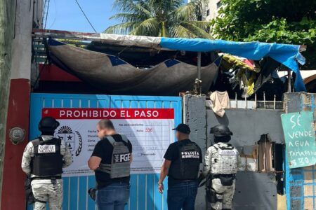 Aseguran drogas durante cateos en Playa del Carmen; hay tres detenidos