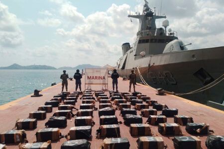 Marinos decomisan más de una tonelada de Cocaína en costas de Guerrero