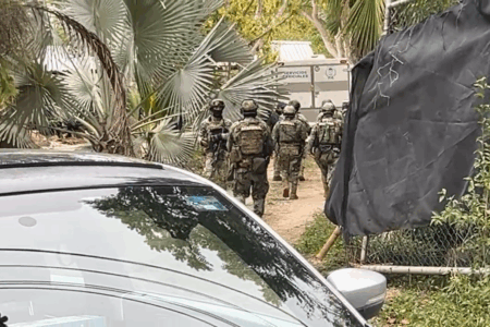 Rescatan a madre e hijo víctimas de secuestro en rancho de Cancún