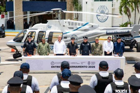 Histórica entrega de armamento en Playa del Carmen